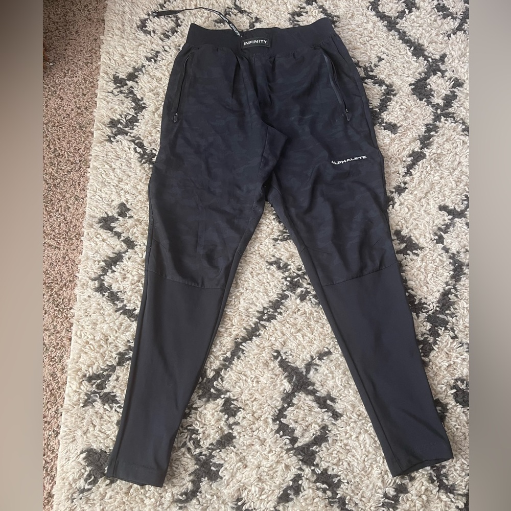 Men’s Black camo print Alphalete Athletic joggers/ pants size M